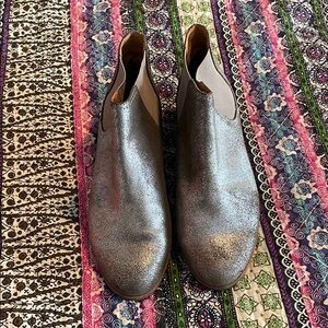 FRYE AND CO. Silver Ankle Boots